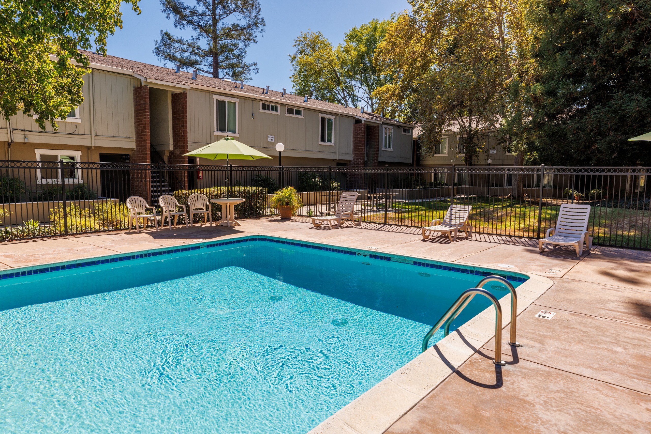 Castilian Apartments photo 4